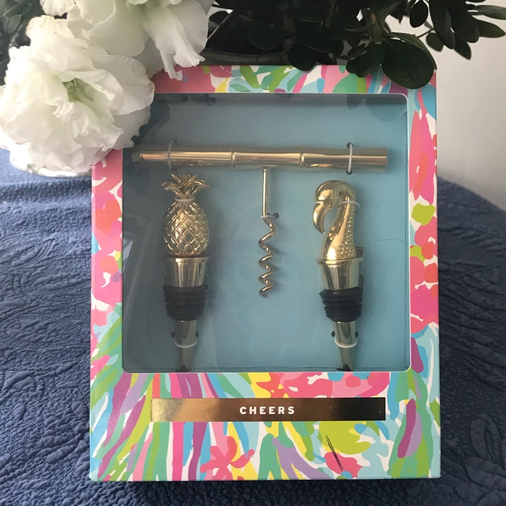 NWT Lilly Pulitzer Wine Bottle Set